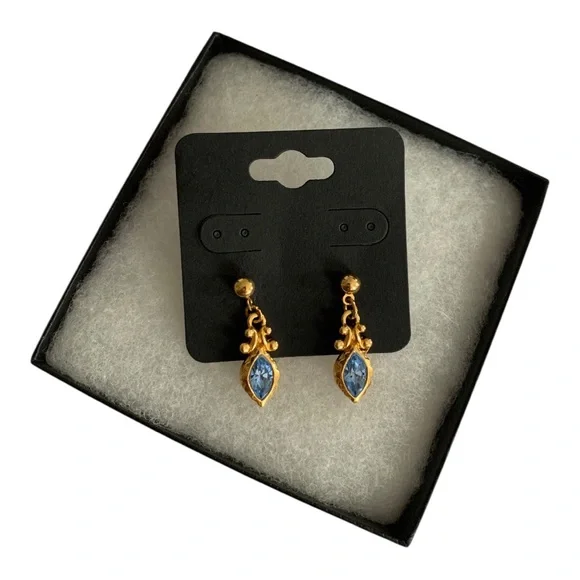 Vintage 1989 AVON Goldtone Blue Rhinestone Victorian Pierced Earrings - Picture 2 of 13